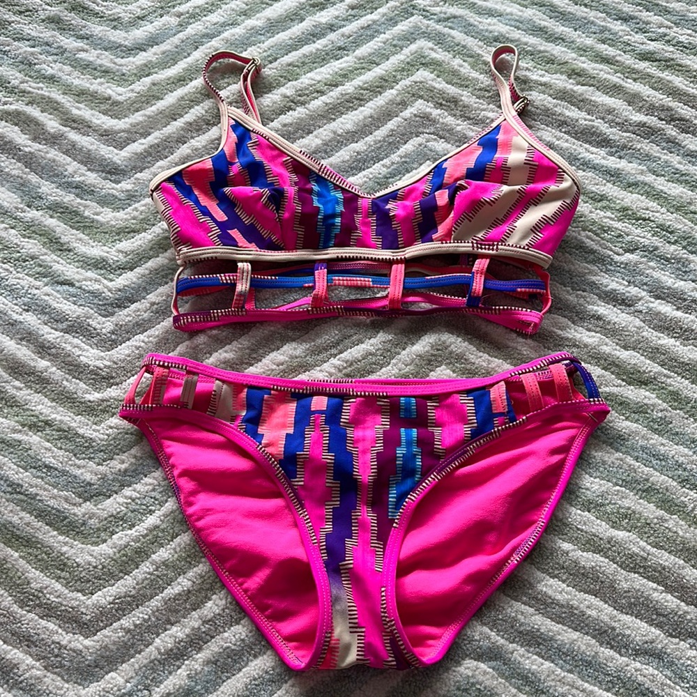 Great condition bikini, size small, adjustable straps, great designing